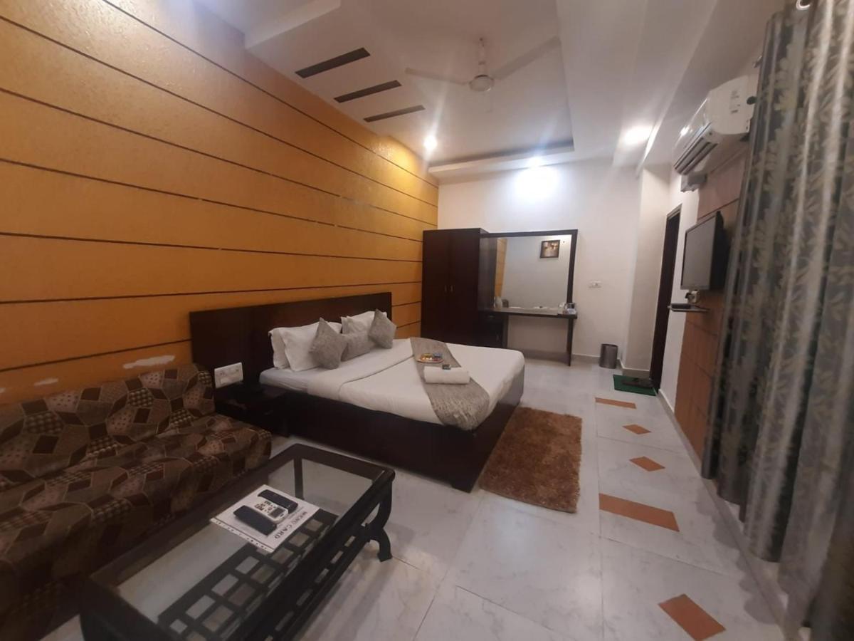 Kartikay Hotel Hisār Exterior foto